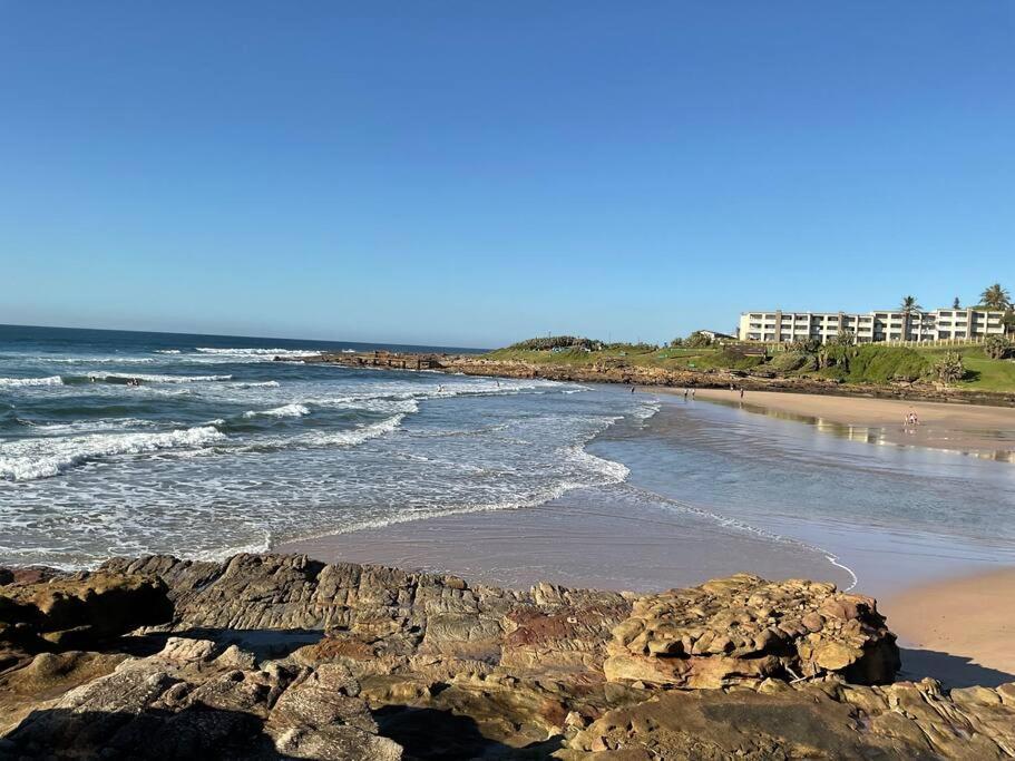 Seaside Serenity : Modern Driftsands Apartment Margate Bagian luar foto